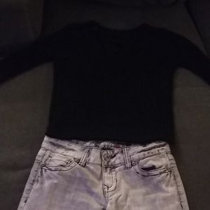 ,they were my cousin's clothes, so now I'm selling